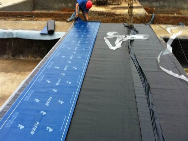 Self adhesive wet laid waterproof membrane