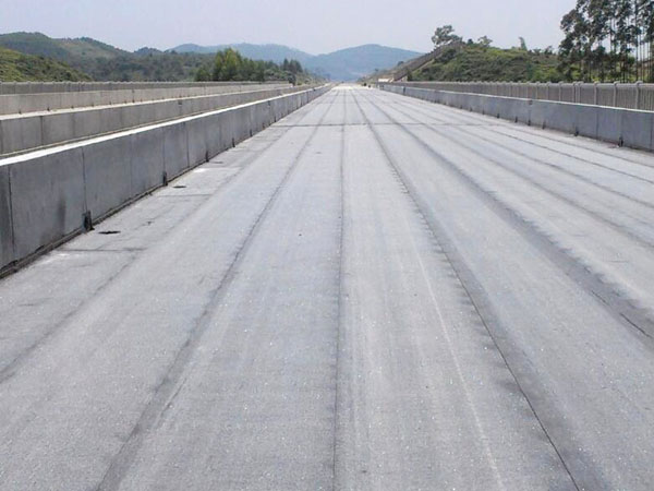 Modified asphalt waterproofing membrane for roads, bridges, and high-speed railways